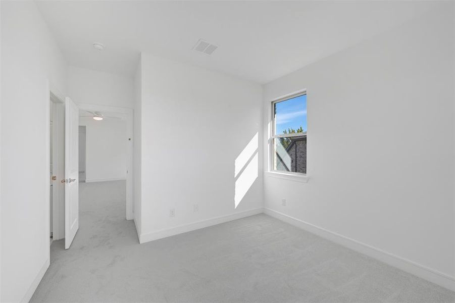 Spacious, unfurnished interior of a new home in Heath Golf & Yacht Villas, Heath (Image 27).