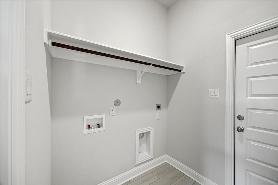 Spacious, unfurnished interior of a new home in Grand Oaks Reserve, Cleveland (Image 6).