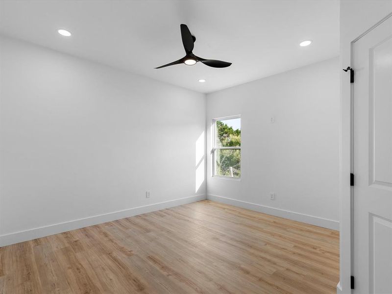 Spacious, unfurnished interior of a new home in , Granbury (Image 11).