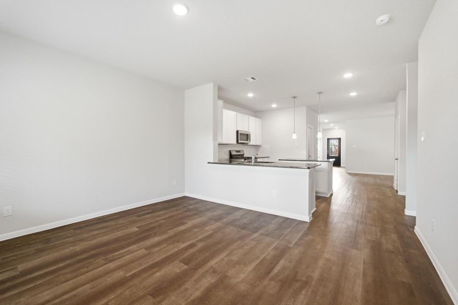 Spacious, unfurnished interior of a new home in The Pines at Seven Coves, Willis (Image 20).