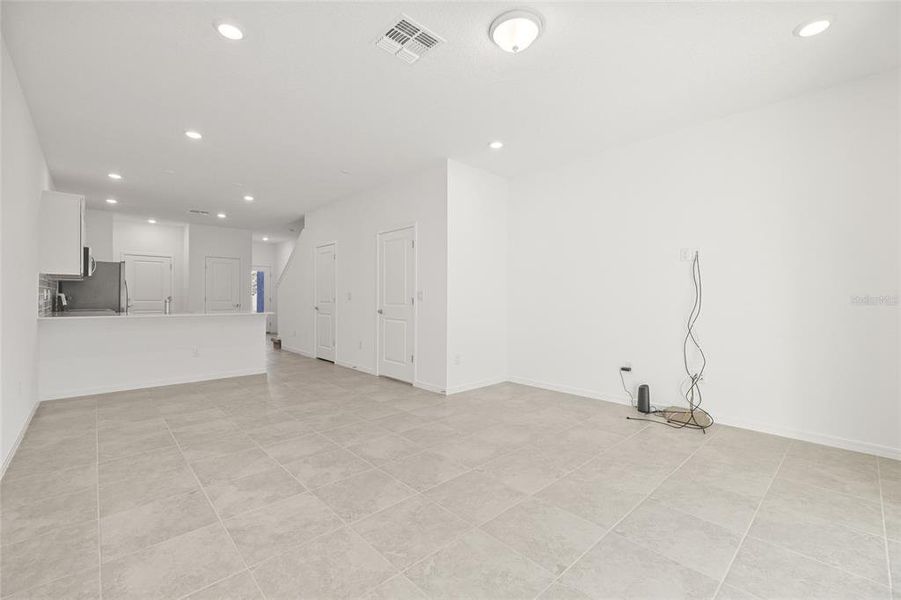 Spacious, unfurnished interior of a new home in , Tampa (Image 26).