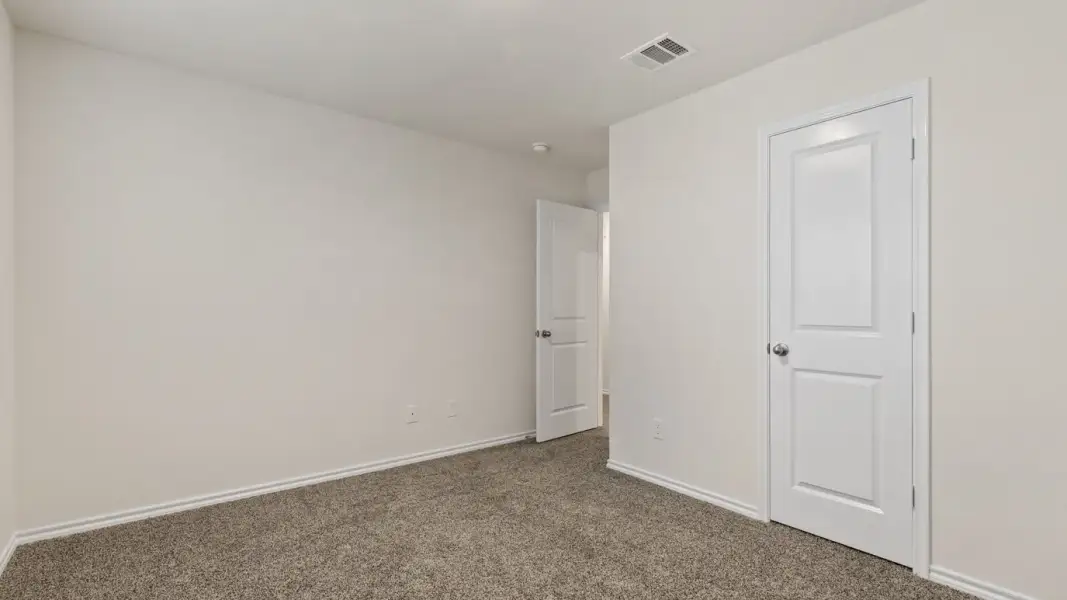 Spacious, unfurnished interior of a new home in The Reserve at Timber Creek, Lindale (Image 12).