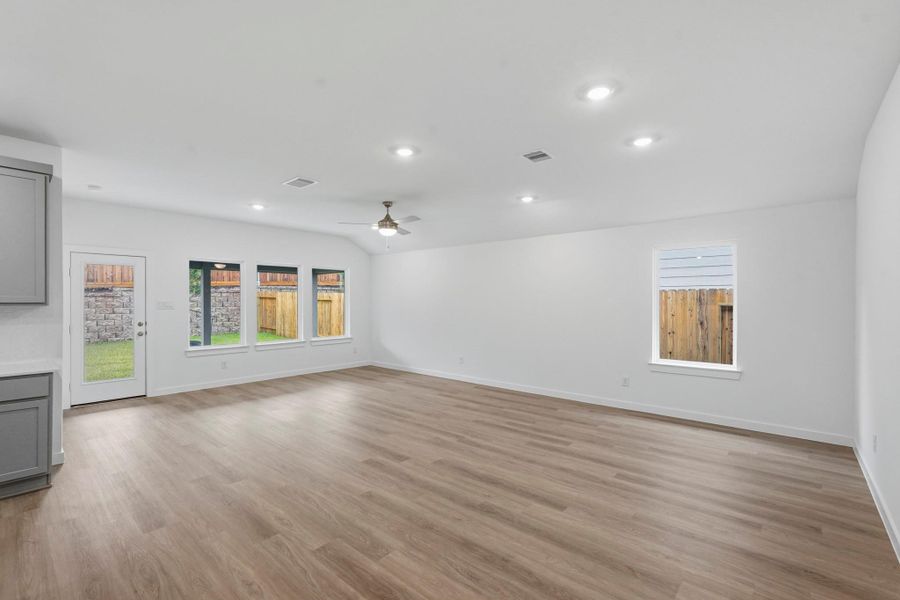 Spacious, unfurnished interior of a new home in Silverthorne, Conroe (Image 17).