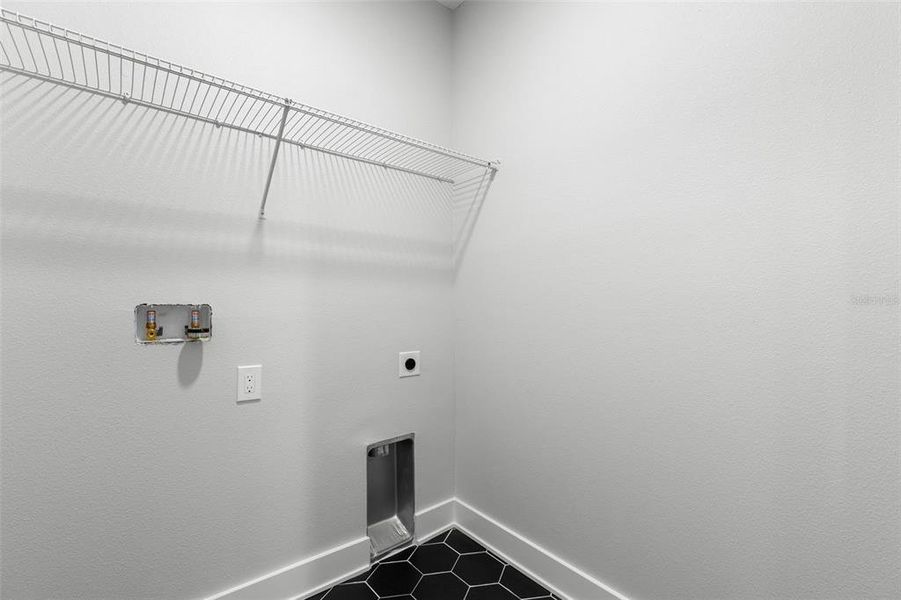 Spacious, unfurnished interior of a new home in , Tampa (Image 25).