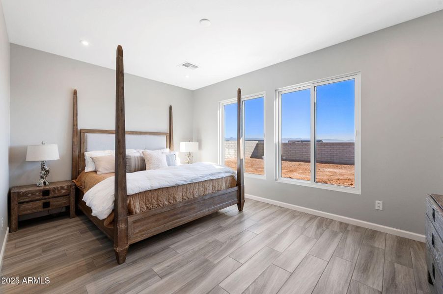 7-Primary Bedroom (2)