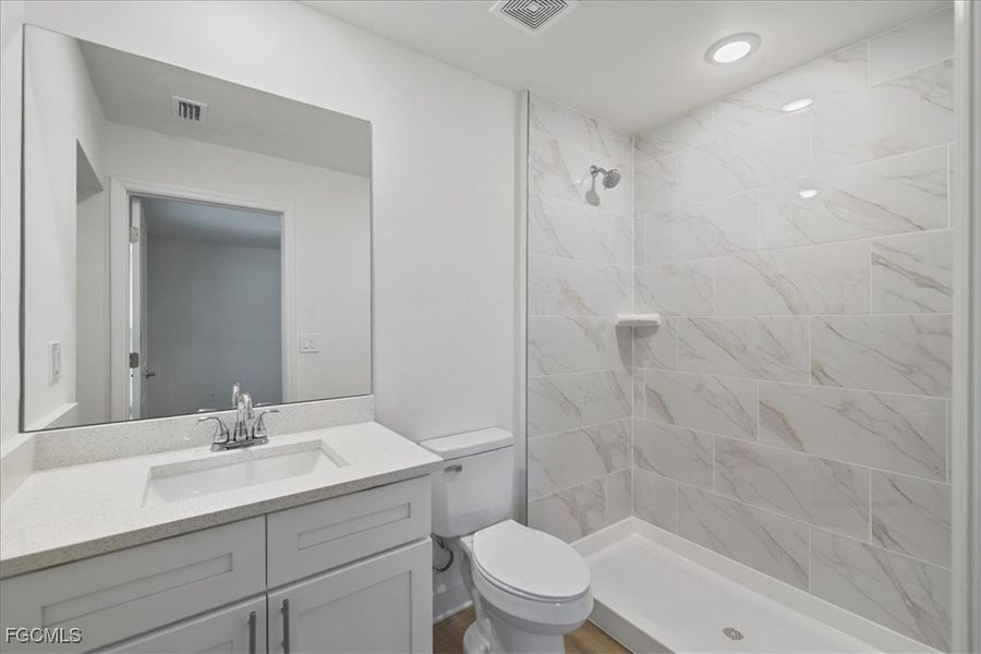 Furnished interior view inside a new home in Cape Coral, Cape Coral (Image 8).