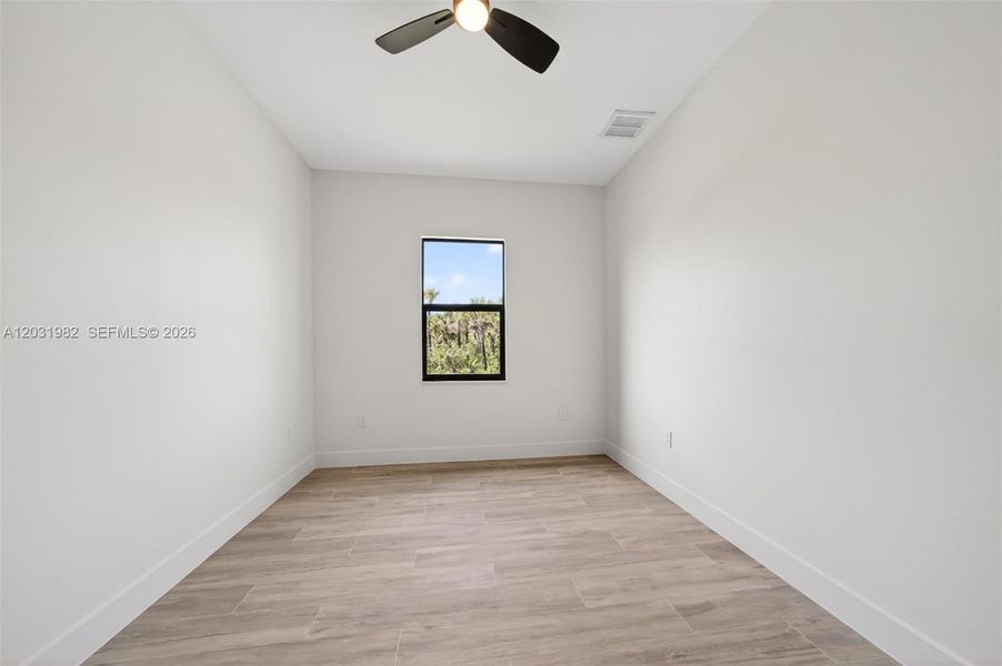 Spacious, unfurnished interior of a new home in , Naples (Image 37).