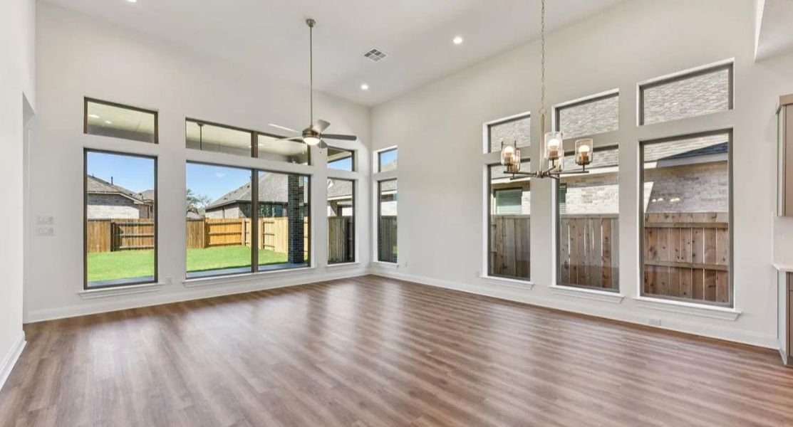 Spacious, unfurnished interior of a new home in 6 Creeks, Kyle (Image 10).