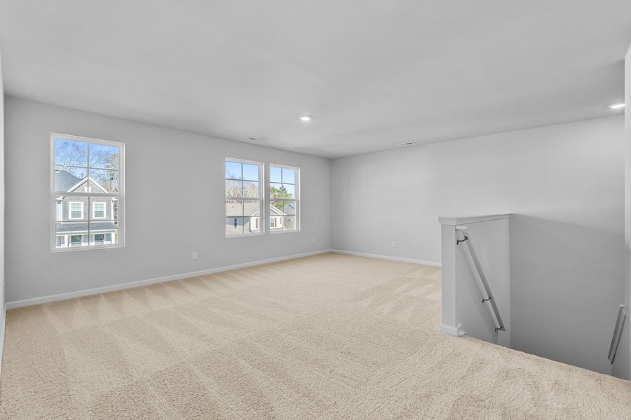Spacious, unfurnished interior of a new home in Hanes Lake, Winston-Salem (Image 34).