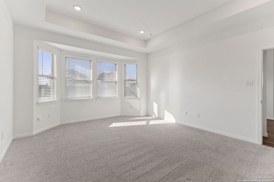 Spacious, unfurnished interior of a new home in Rhine Valley, Schertz (Image 40).