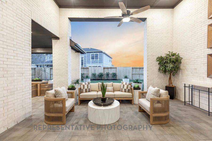 Exterior details and patio area of a home in Briarley, Montgomery (Image 2).