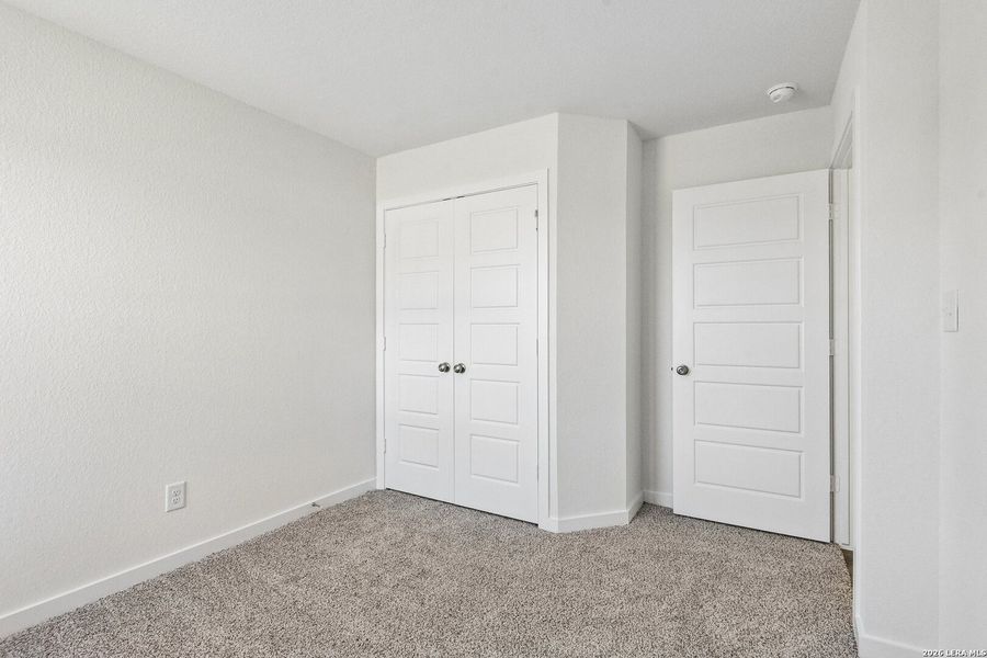 Spacious, unfurnished interior of a new home in Arroyo Ranch, Seguin (Image 36).