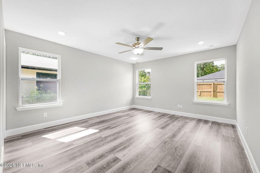 Spacious, unfurnished interior of a new home in , Jacksonville (Image 18).