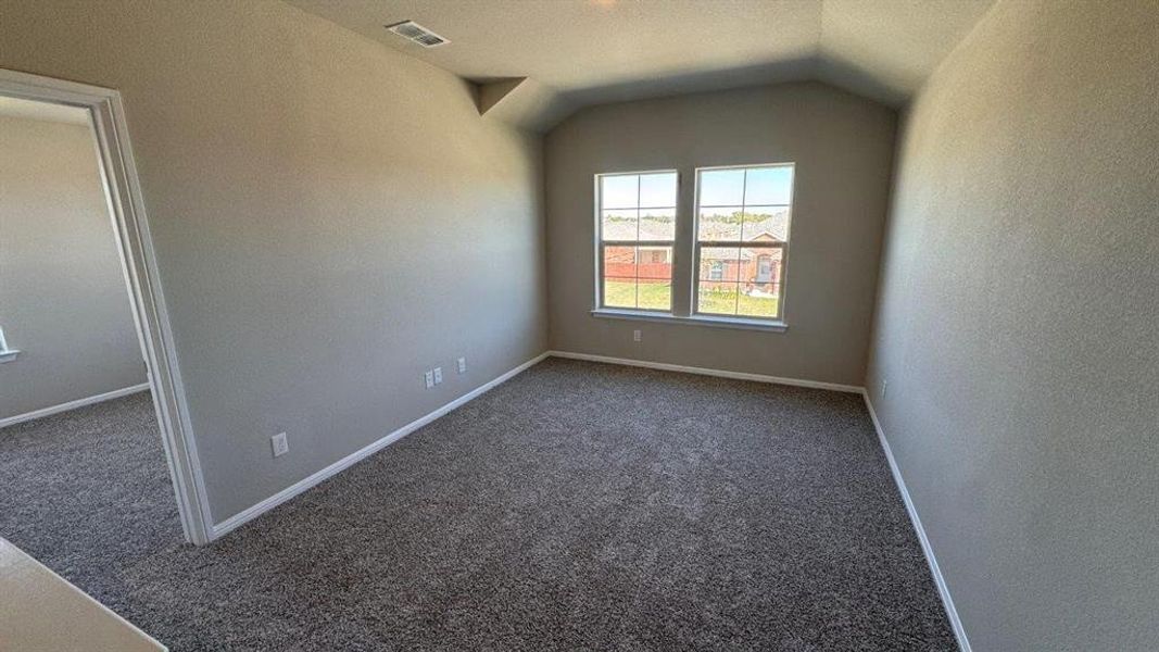 Spacious, unfurnished interior of a new home in Meadowbrook Estates, Cleburne (Image 21).