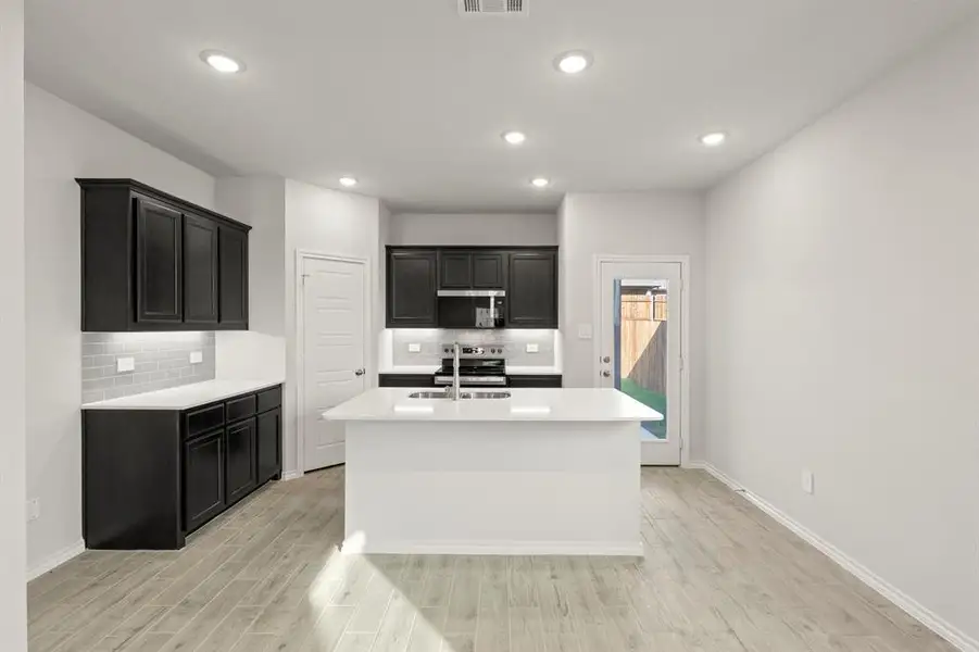 14. 1712 Elle - Kitchen 14. 1712 Elle - Kitchen