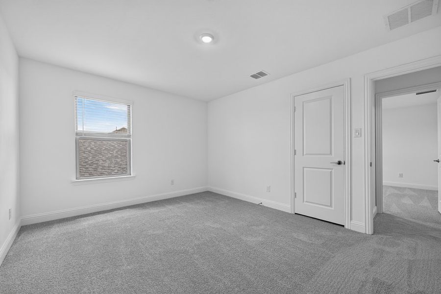 Spacious, unfurnished interior of a new home in Madero 50s, Fort Worth (Image 22).
