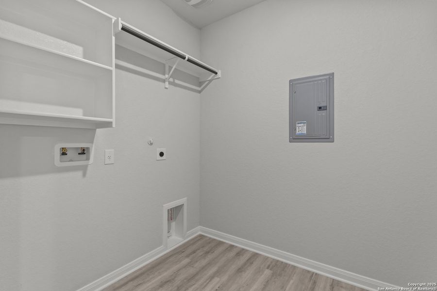 Spacious, unfurnished interior of a new home in Stillwater Ranch 60', San Antonio (Image 32).