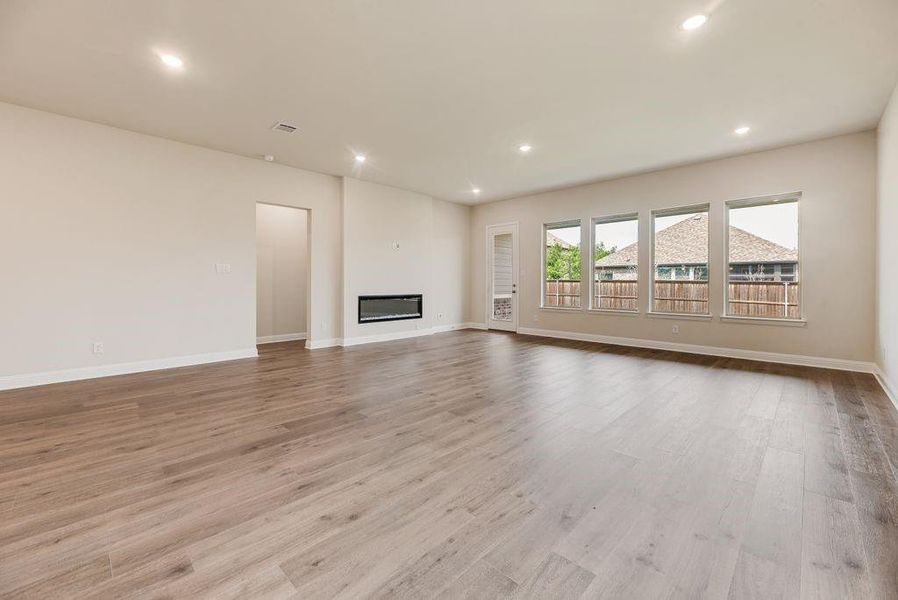 Spacious, unfurnished interior of a new home in Bayside, Rowlett (Image 17).