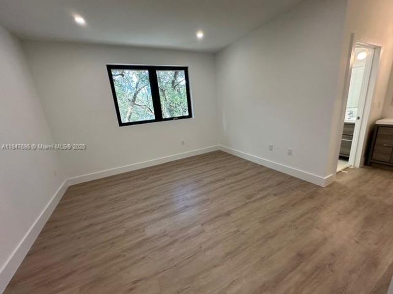 Spacious, unfurnished interior of a new home in , Dania Beach (Image 15).