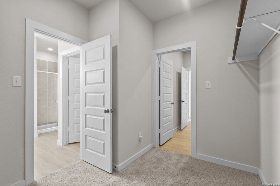 Spacious, unfurnished interior of a new home in Hiddenbrooke, Seguin (Image 23).