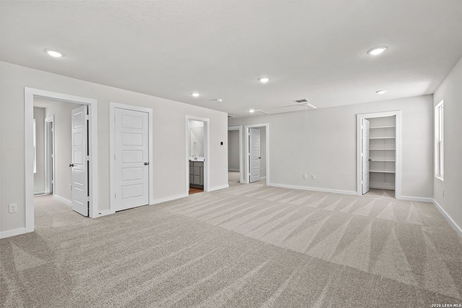 Spacious, unfurnished interior of a new home in Summerlin, San Antonio (Image 27).