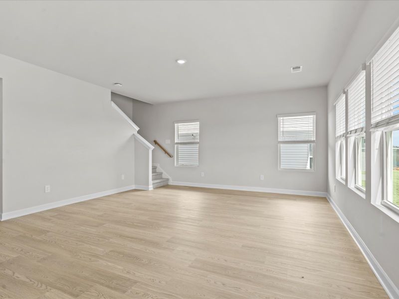 Spacious, unfurnished interior of a new home in Brayfield Manor - Signature Collection, Wellford (Image 12).