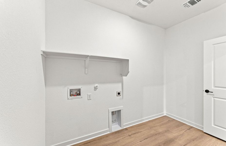 Spacious, unfurnished interior of a new home in Kuempel Farms, Pflugerville (Image 41).
