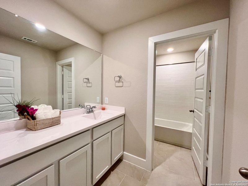 Furnished interior view inside a new home in Brookstone Creek, San Antonio (Image 19). Furnished interior view inside a new home in Brookstone Creek, San Antonio (Image 19).