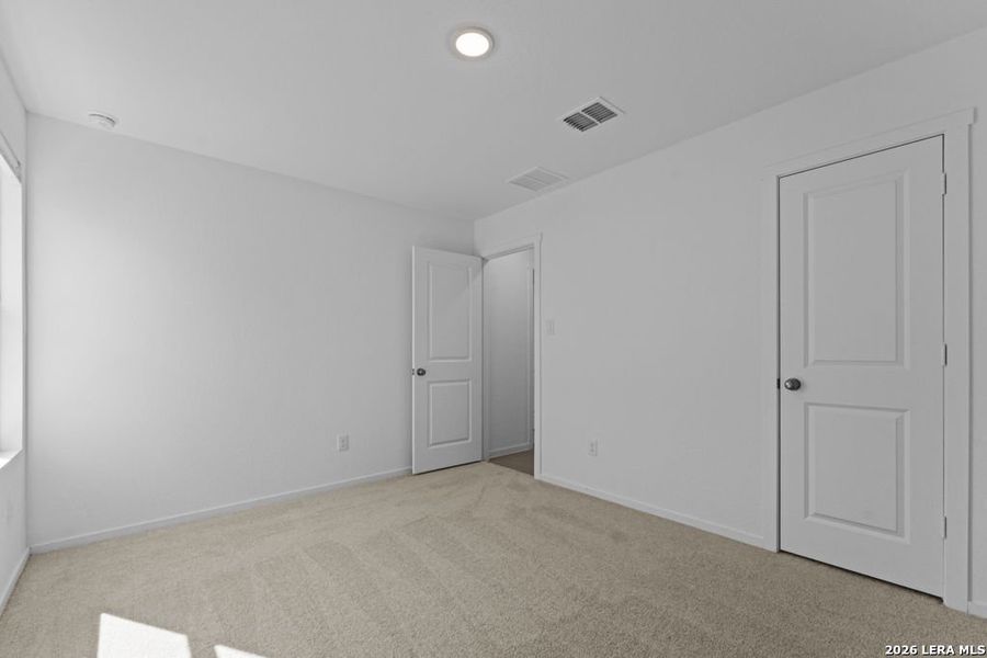 Spacious, unfurnished interior of a new home in Friendship Oaks, Fredericksburg (Image 22).