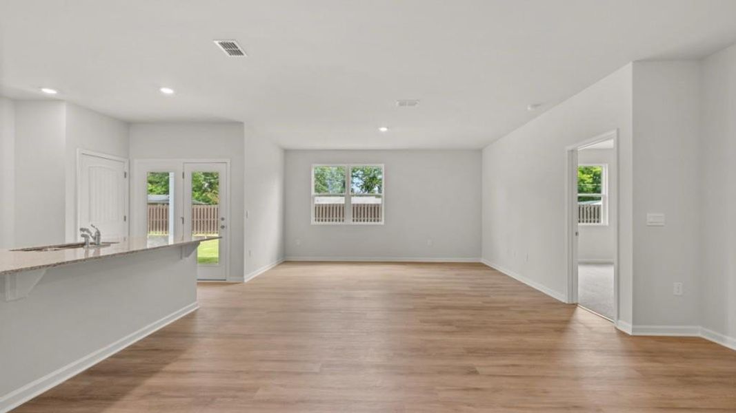 Spacious, unfurnished interior of a new home in Northberry, Rome (Image 10).