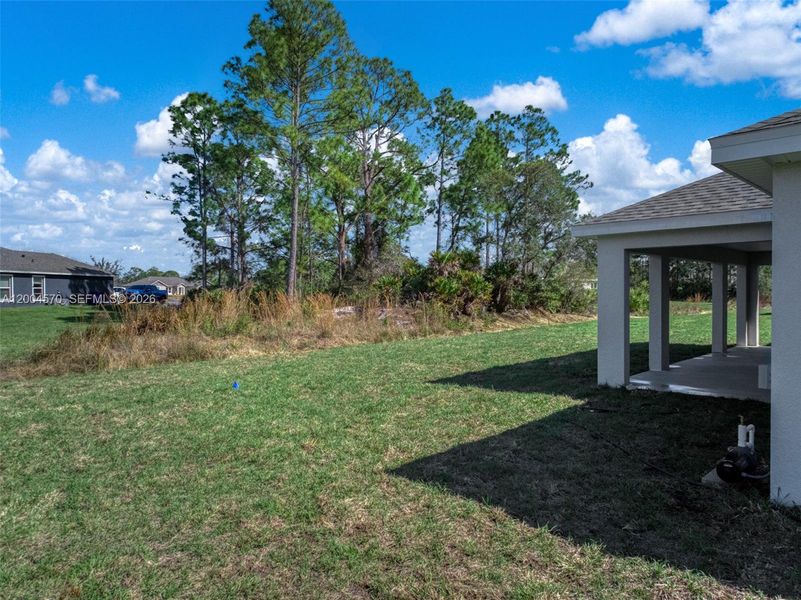 Exterior details and patio area of a home in , Sebring (Image 20).