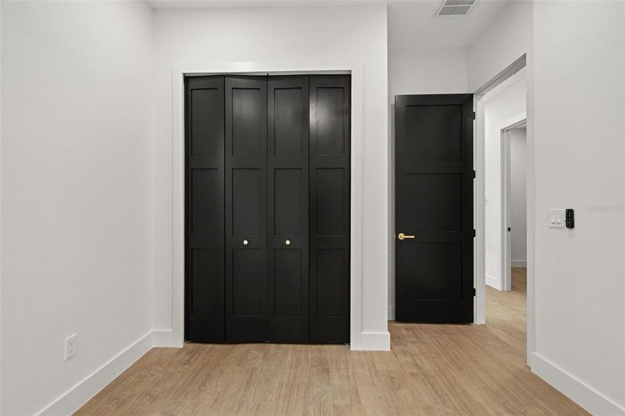 Spacious, unfurnished interior of a new home in , Tampa (Image 39).