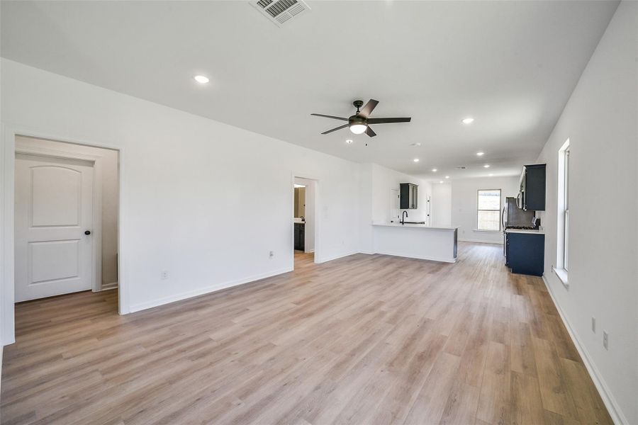 Spacious, unfurnished interior of a new home in Mostyn Springs, Magnolia (Image 16).