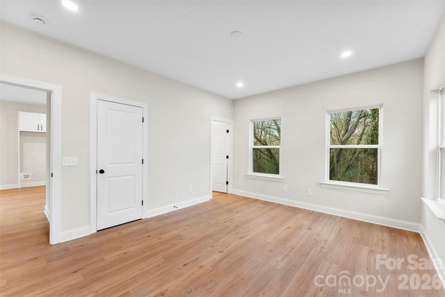 Spacious, unfurnished interior of a new home in , Hickory (Image 33).