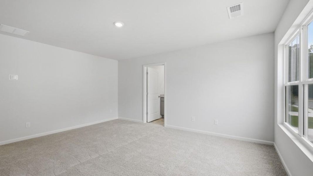Spacious, unfurnished interior of a new home in Oaks at Cedar Grove, Fairburn (Image 28).