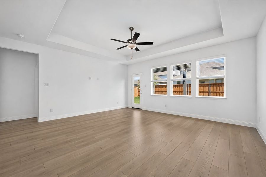 Spacious, unfurnished interior of a new home in Madero 50s, Fort Worth (Image 16).