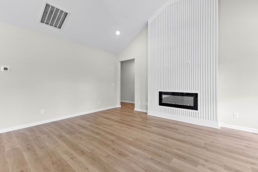 Spacious, unfurnished interior of a new home in Golfview, Thomaston (Image 20).