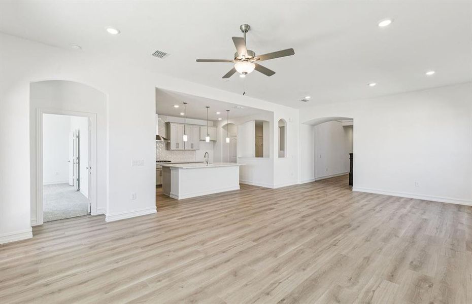 Open concept throughout main living areas Open concept throughout main living areas