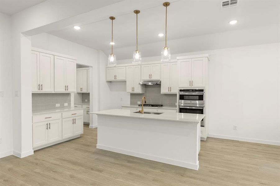 09. 1506 Bushman - Kitchen (2)