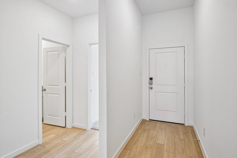 Spacious, unfurnished interior of a new home in Raburn Reserve 50s, Tomball (Image 37).