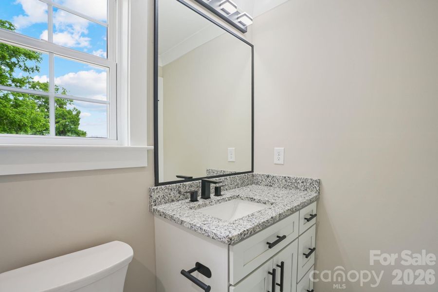 Upstairs Full Bathroom