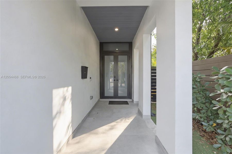 Exterior details and patio area of a home in , Fort Lauderdale (Image 4).