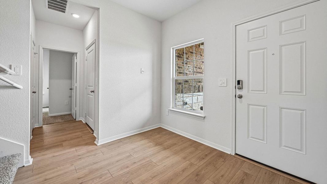 Spacious, unfurnished interior of a new home in Bar W Ranch, Leander (Image 20).