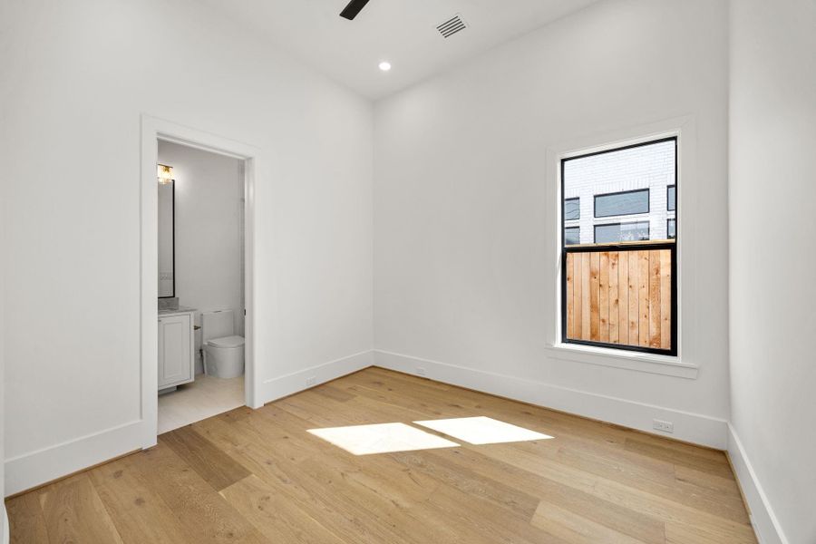 1st floor Secondary Bedroom w/ en-suite bathroom. 1st floor Secondary Bedroom w/ en-suite bathroom.