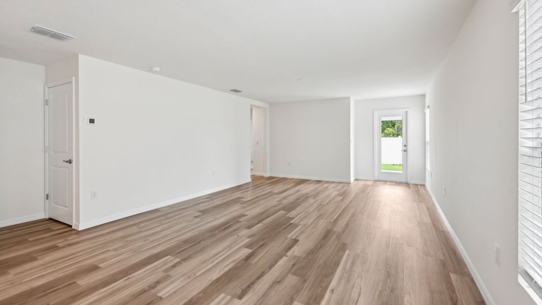 Representative unfurnished interior of a home built from the Harper by D.R. Horton in Sandal Key, Weeki Wachee (Image 19).