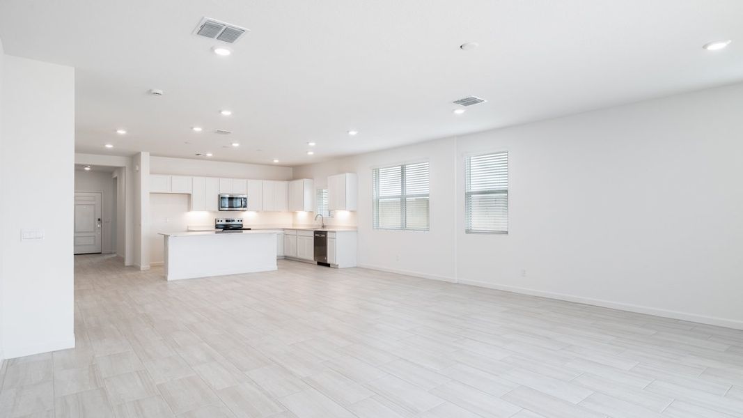 Spacious, unfurnished interior of a new home in Zanjero Pass, Waddell (Image 17).