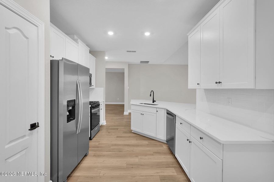 Furnished interior view inside a new home in Jennings Farm, Middleburg (Image 10).