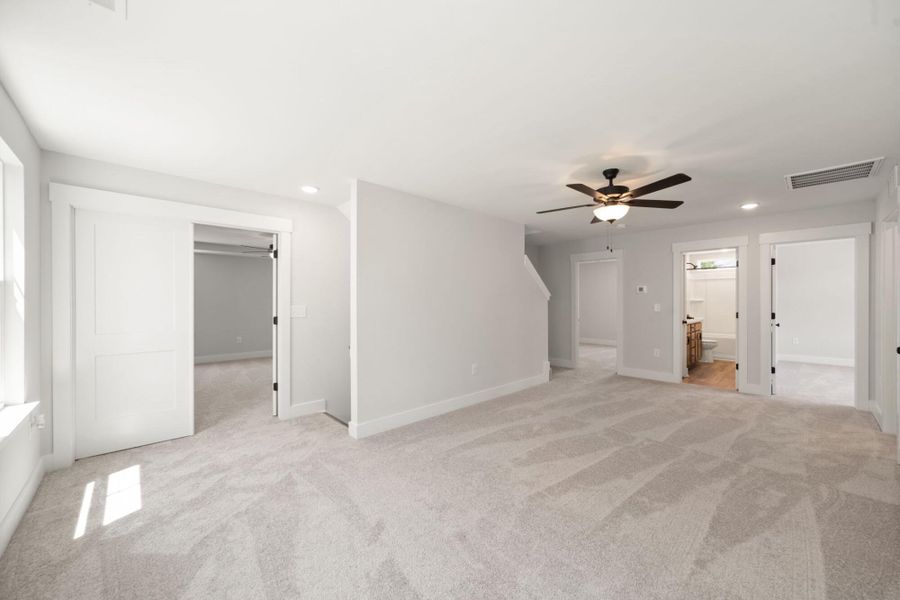 Spacious, unfurnished interior of a new home in Hayes Village, Greensboro (Image 17).