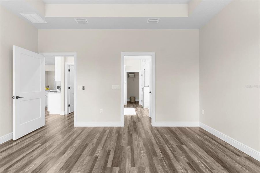 Spacious, unfurnished interior of a new home in , Weeki Wachee (Image 26).