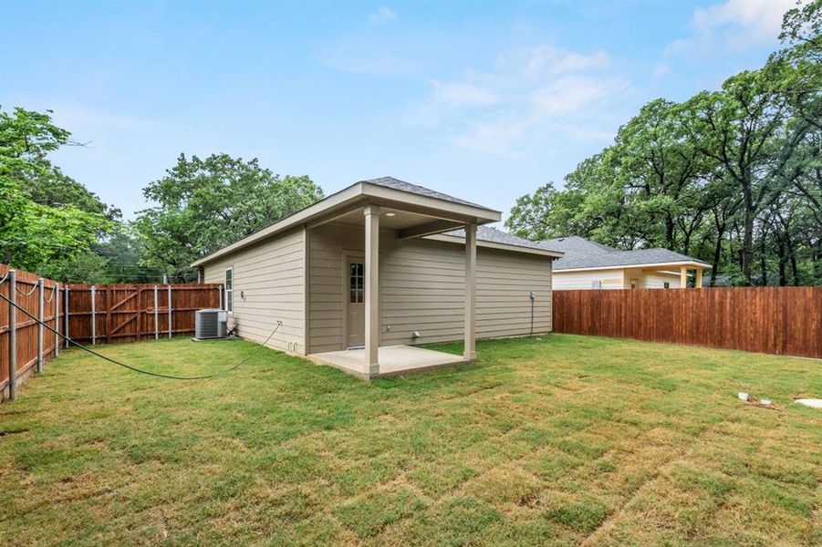 Exterior details and patio area of a home in , Mabank (Image 19).